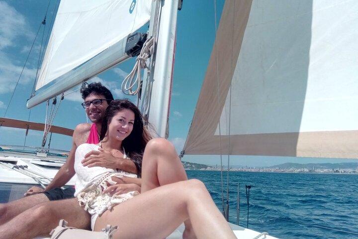 Erfrischende private Segeltour in Barcelona (max. 11 Personen)