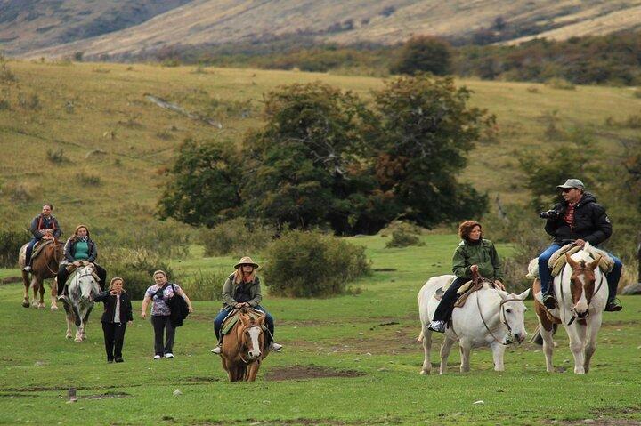 Patagonian Ranch : Aventura Nibepo Aike con cabalgatas