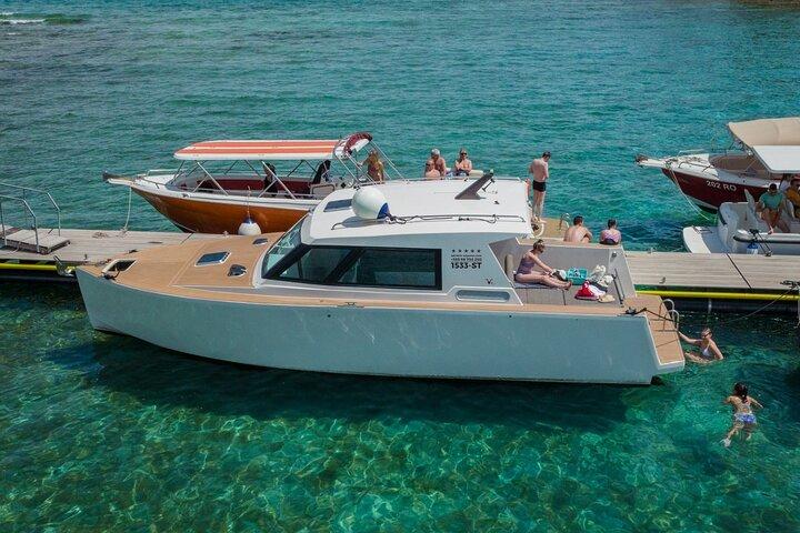 Luxury Boat - Blue Cave From Split, cruzeiro de dia inteiro, Hvar, Vis