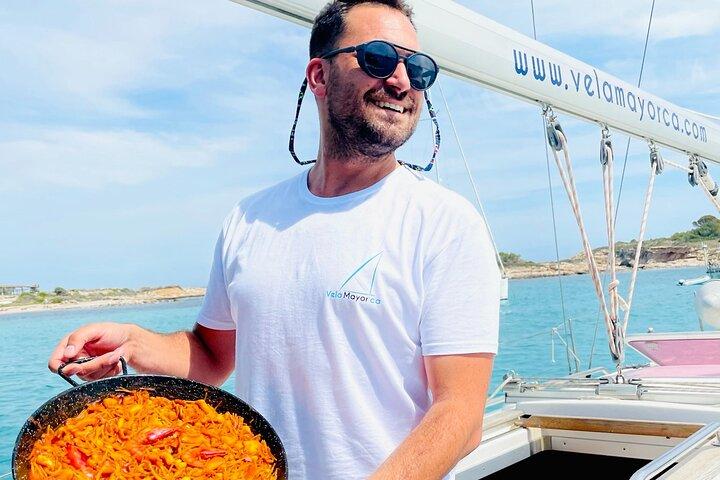 Escursione in barca a vela privata a Palma con paella e tapas