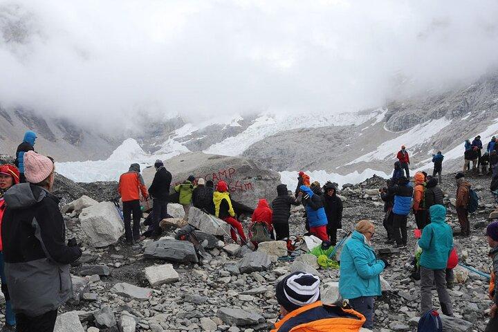 Caminata guiada de 12 días al campamento base del Everest