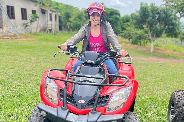 Aventura de quadriciclo e cachoeiras