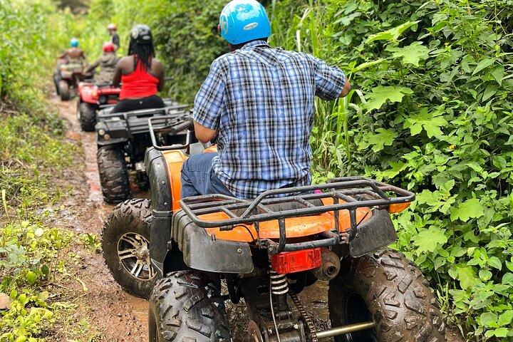 Aventura de quadriciclo e cachoeiras