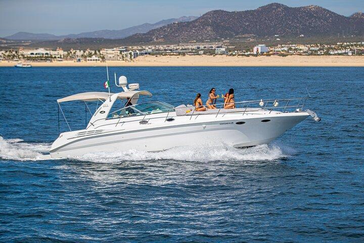 Tour in yacht di lusso da 42' a Cabo per snorkeling e tramonto