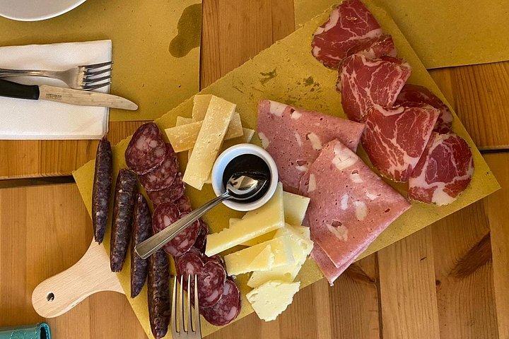 ウンブリア：ウンブリアの田園地帯での乗馬とランチ