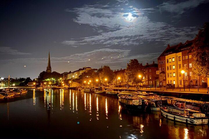 Ghosts, Ghouls & Gallows: The Original Bristol Ghost Walk (em inglês)