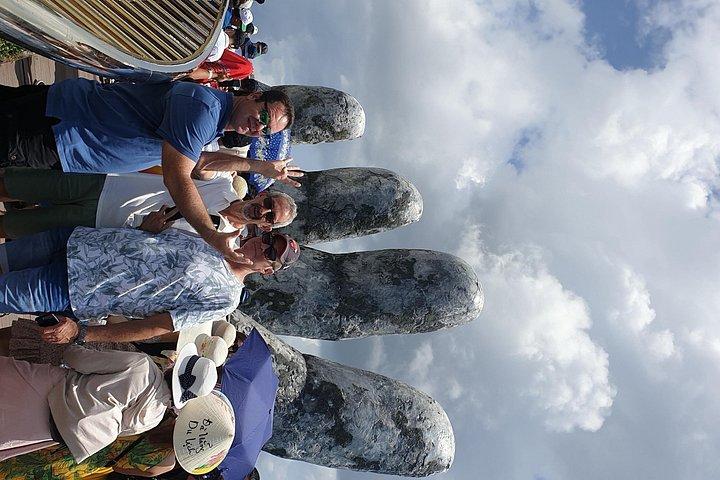 ダナン発ゴールデンブリッジ旅行とバナヒルズでのビュッフェランチ