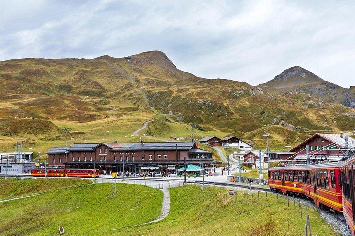 グリンデルヴァルト - クライネ・シャイデック - ラウターブルンネン小グループ日帰り旅行