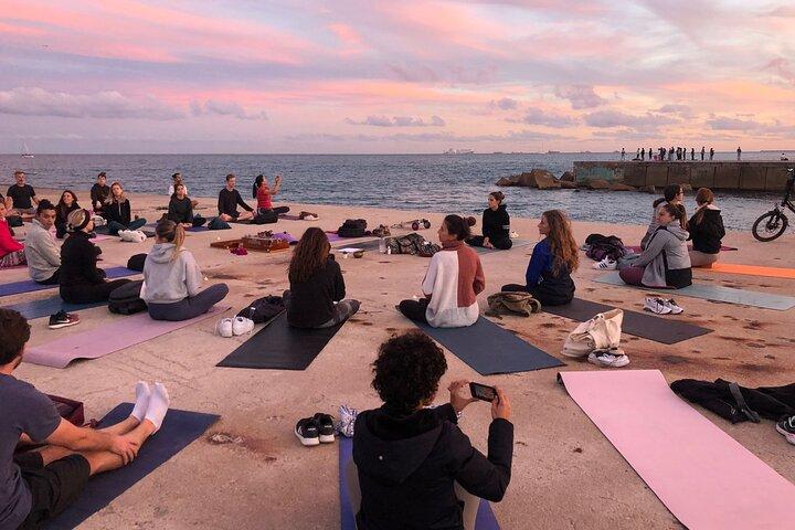 Yoga ved havet i Barcelona