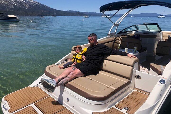Tour privato in barca di classe yacht sul lago Tahoe