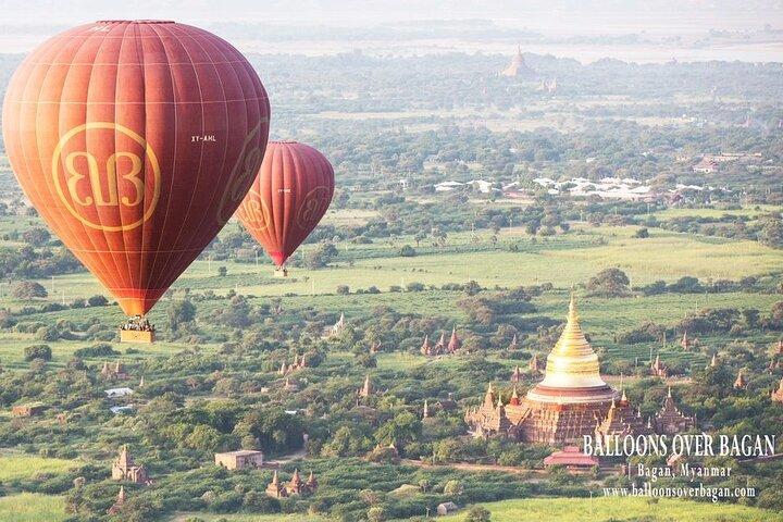 Ballonnen boven Bagan
