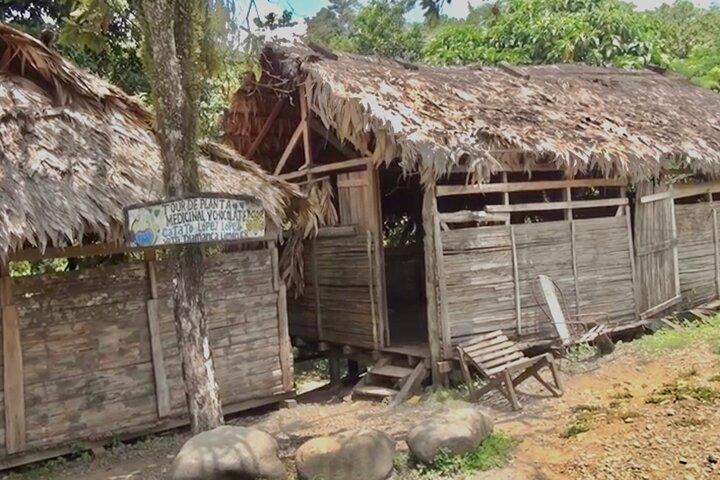 ブリブリ先住民族の村のチョコレート ツアー、カウイタと滝