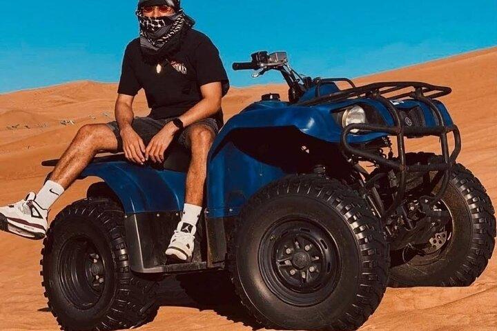 Desert Safari Dubai 25 minutos de passeio de camelo grátis em quadriciclo Jantar com churrasco