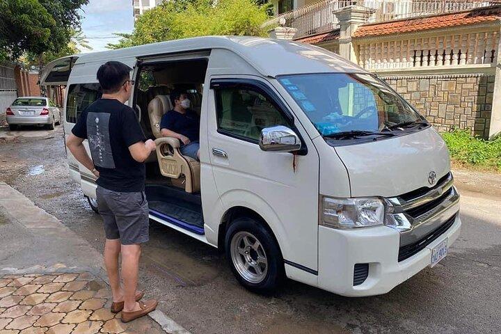 プライベートタクシー送迎 シェムリアップ - バンコク 車 - ミニバン