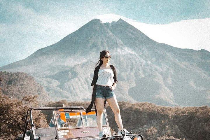 セトゥンブ ヒルからのボロブドゥールの日の出、メラピ火山、プランバナンの 1 日ツアー