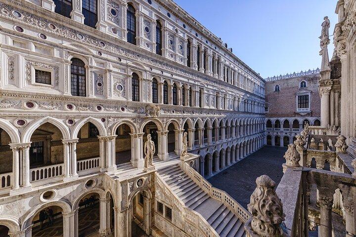 Venedig: Dogenpalast-Führung mit Tickets und optionaler Gondelfahrt