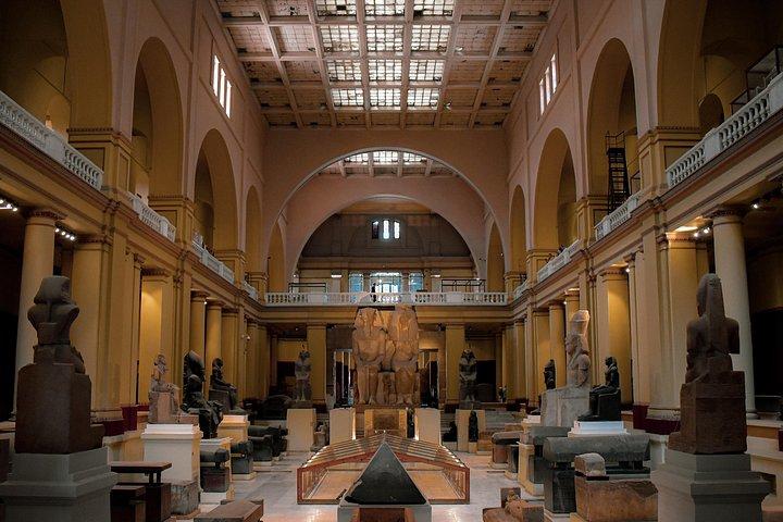 エジプト考古学博物館、シタデル、カーン ハリーリ バザールへのカイロ日帰りツアー