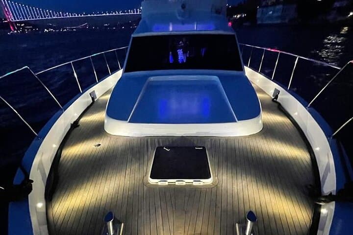 Private 2-Hour Bosphorus Cruise with Yacth
