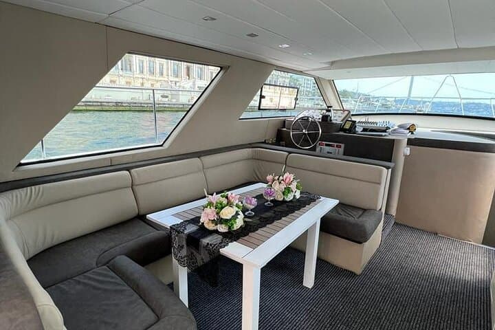Private 2-Hour Bosphorus Cruise with Yacth