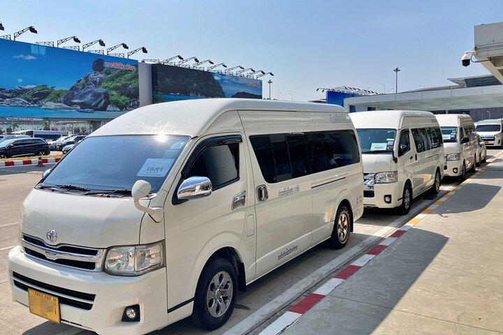 Traslado privado del aeropuerto de Phuket a Krabi en Van