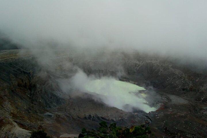 サンノゼからのポアス火山の滝とコーヒーツアー