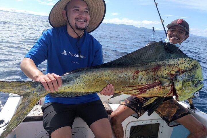 Día completo de pesca deportiva en alta mar en la playa de Coco, Guanacaste