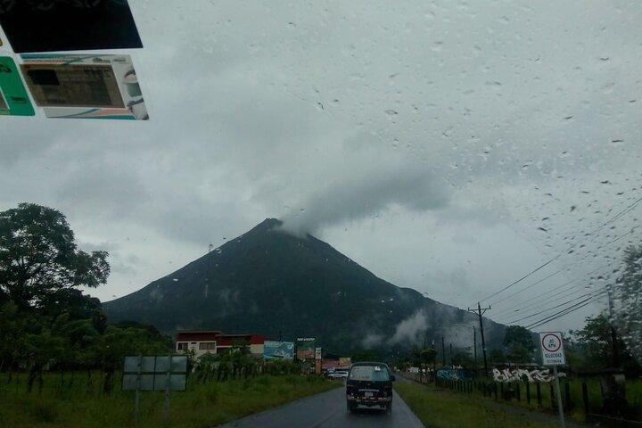 Hot Springs og Maleku Indigenous Reserve i Arenal la Fortuna fra San José