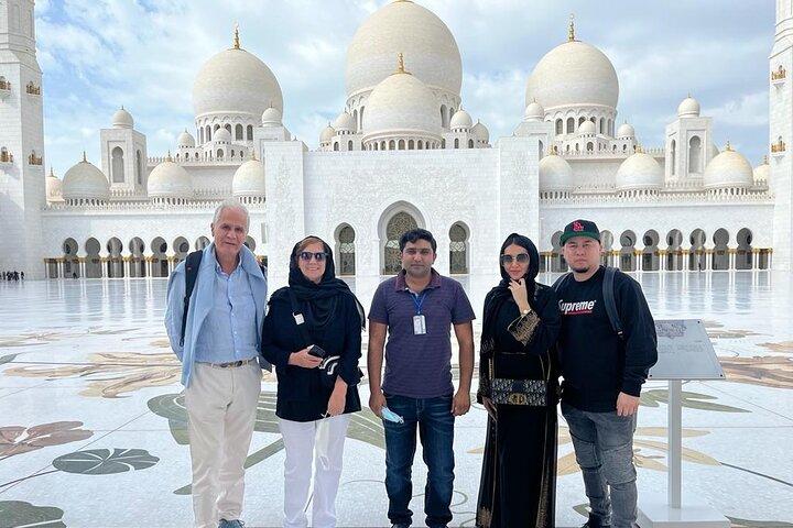 Ab Dubai : Abu Dhabi Tagestour mit Ferrari World Tickets