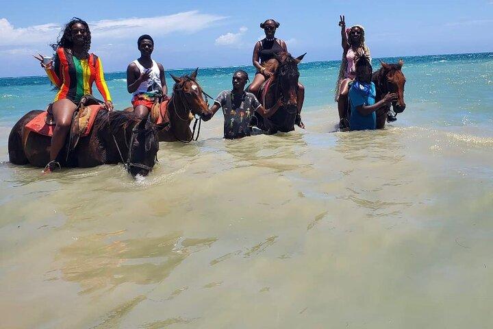 Combo Grutas Verdes e Cavalgadas de Ocho Rios