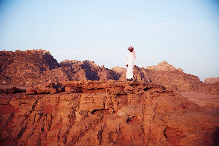 Safari de jipe de meio dia "Destaques de Wadi Rum!" c/ Guia beduíno profissional