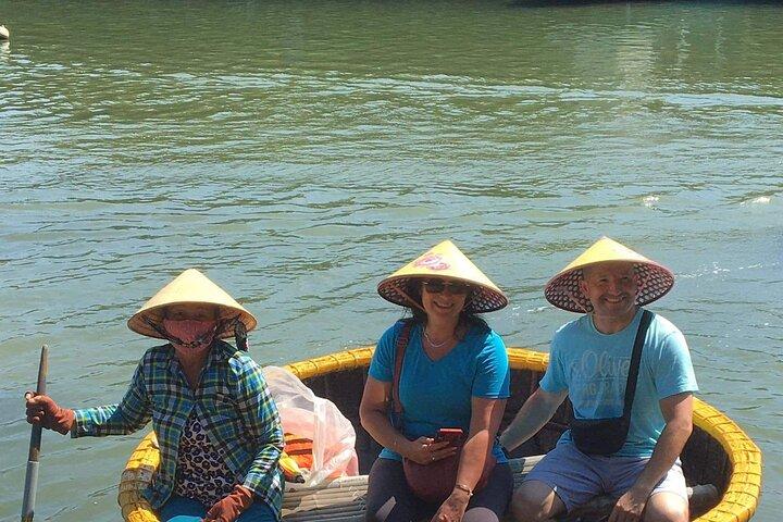 Cestino Giro in barca alla giungla di cocco e tour della città di Hoi An, mercato notturno
