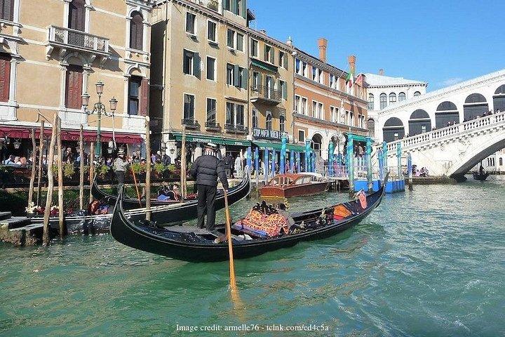 Explore os mercados Rialto de Veneza ao amanhecer: passeio a pé privado