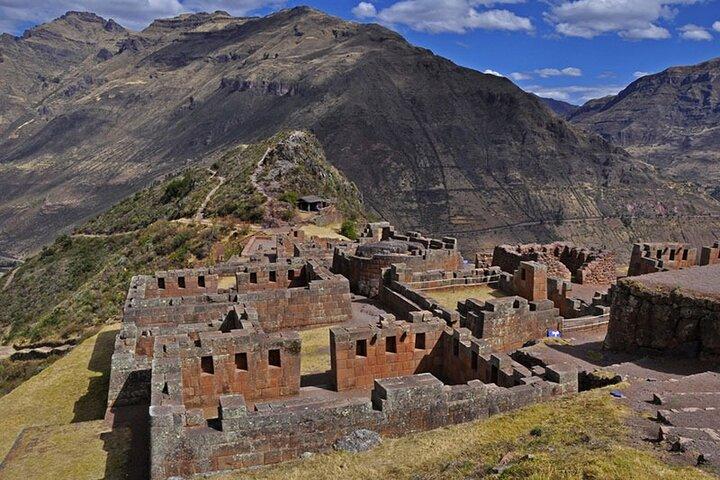 Valley + Machupicchu