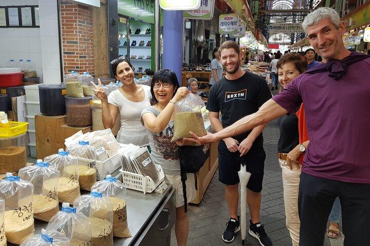 Busan-geschiedenis en marktvoedseltour met lokale chef-kok