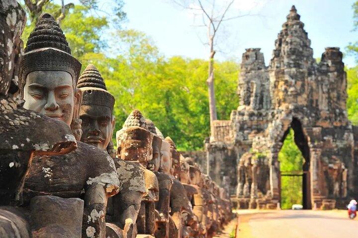 Angkor Wat intera giornata 'Piccolo gruppo con tramonto e guida turistica