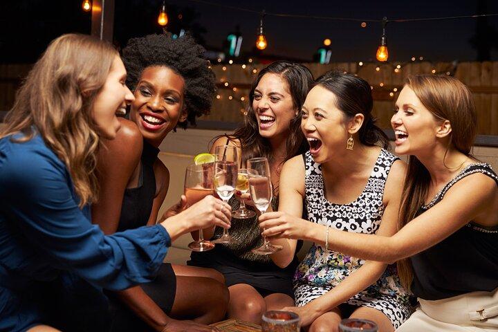 A melhor vida noturna guiada sem filas em Kampala