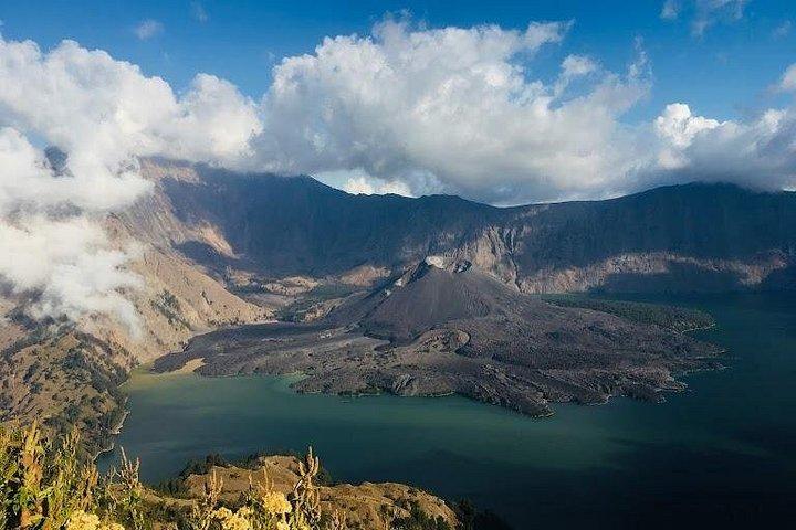 Mt. Rinjani Tour 2D1N senaru crater