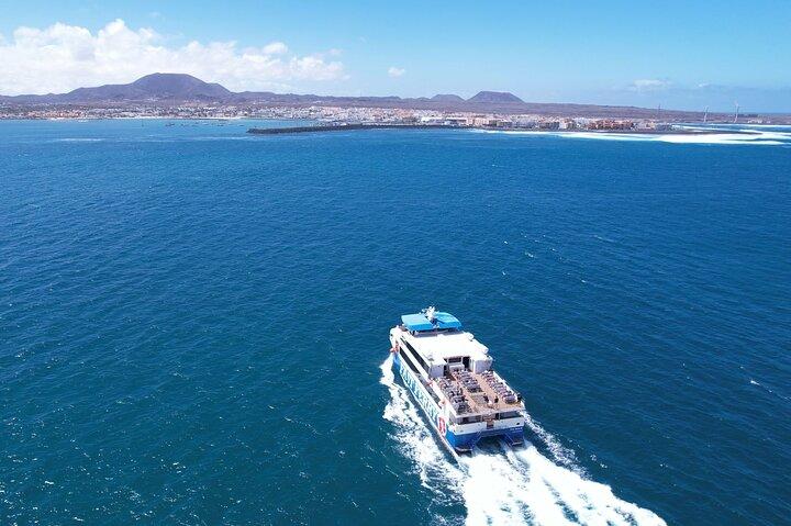 Fuerteventura: 無料Wifi付きランザローテ行きフェリーチケット