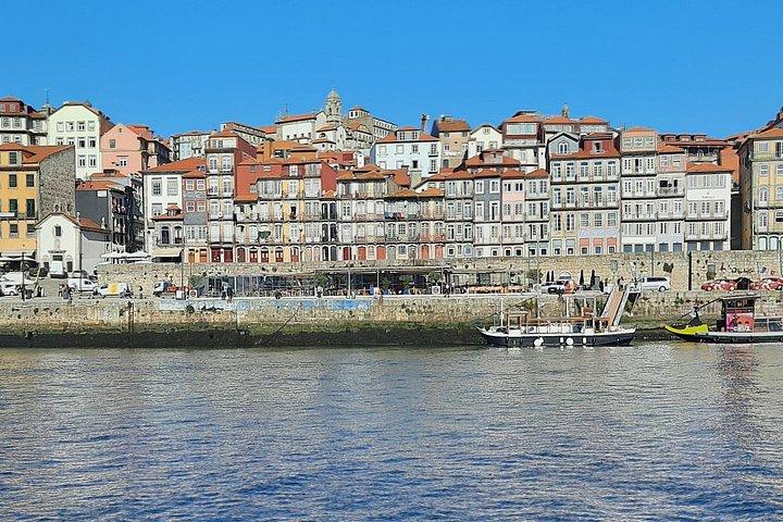 プライベートポルト市内ツアー＆ワインテイスティング付きオプションのシェアセーリング