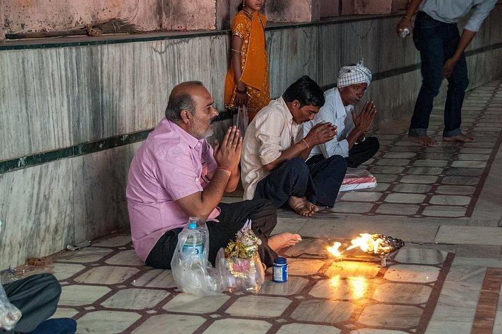 食事付きジョードプルからラクダ乗りとジープ サファリでオシアン寺院を訪問