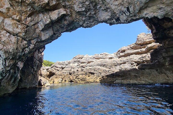 エラフィティ諸島とMljet 8hの南部へのプライベートボートツアー。全部含めて