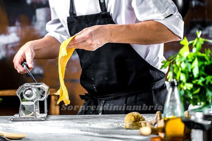 日帰り旅行：ランチ付きラザニア料理教室+ウンブリアでの乗馬
