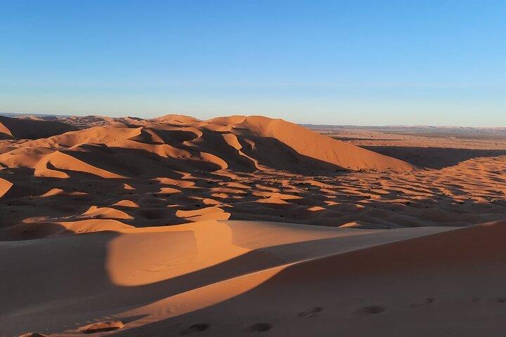 Jantar mágico e passeio de camelo com 1 noite no acampamento de luxo no deserto de Merzouga