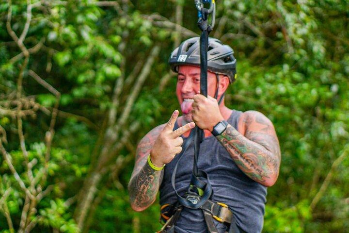 プエルト モレロスでの 5 時間ガイド付き ATV ジップラインとセノーテ体験