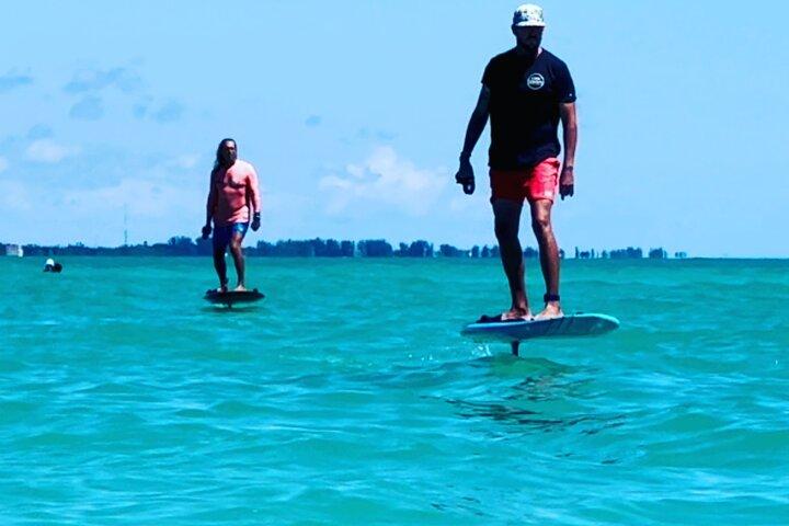 Vola sopra l'acqua Efoil Adventure a Sarasota. Un must!