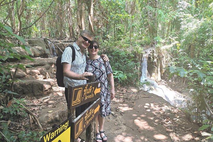 Excursão privada ao mercado flutuante e cachoeira Erawan
