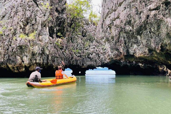 プーケットからのスピード ボートによるカヤック体験付きジェームズ ボンド島日帰りツアー