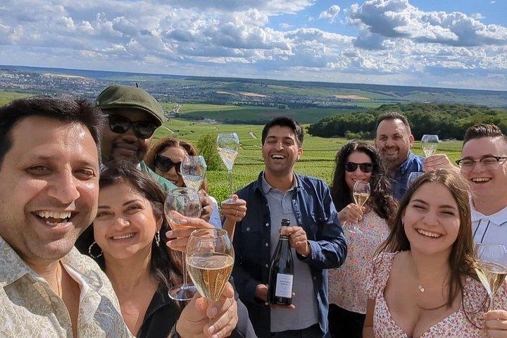 Små gruppe champagne frokost & smagning fra Paris med afhentning