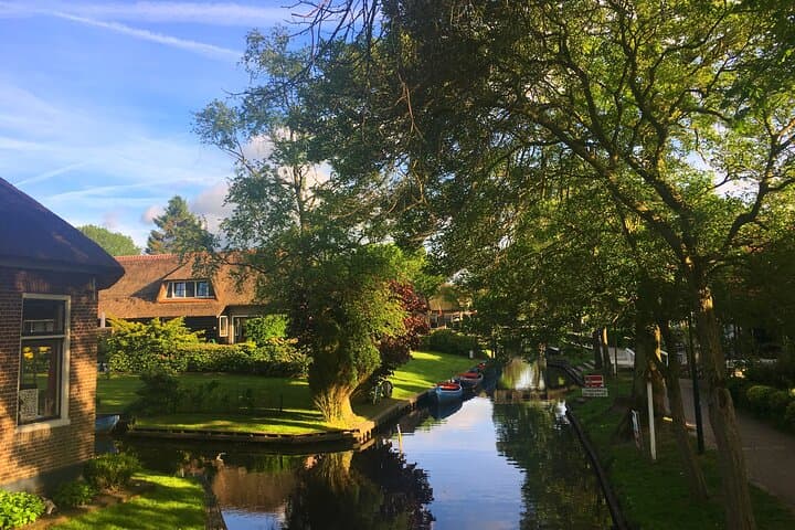 Best of Dutch Countryside: Giethoorn, Windmills, Secret Villages