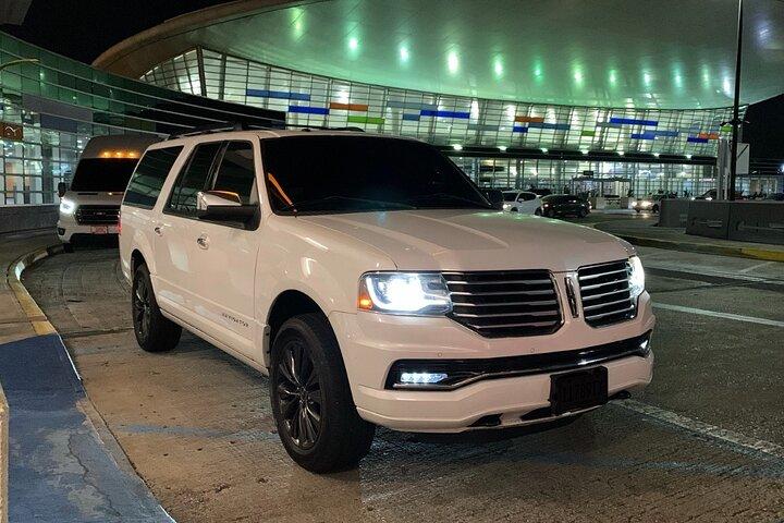 Traslado de ida e volta de: Aeroporto SJU, Cruzeiros e Hotéis em Puerto Rico LuxurySUV